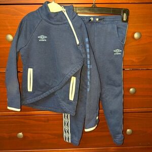 Umbro sweatsuit navy blue size 4/5
